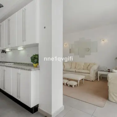 Venta de apartamento en planta media en Nagüeles