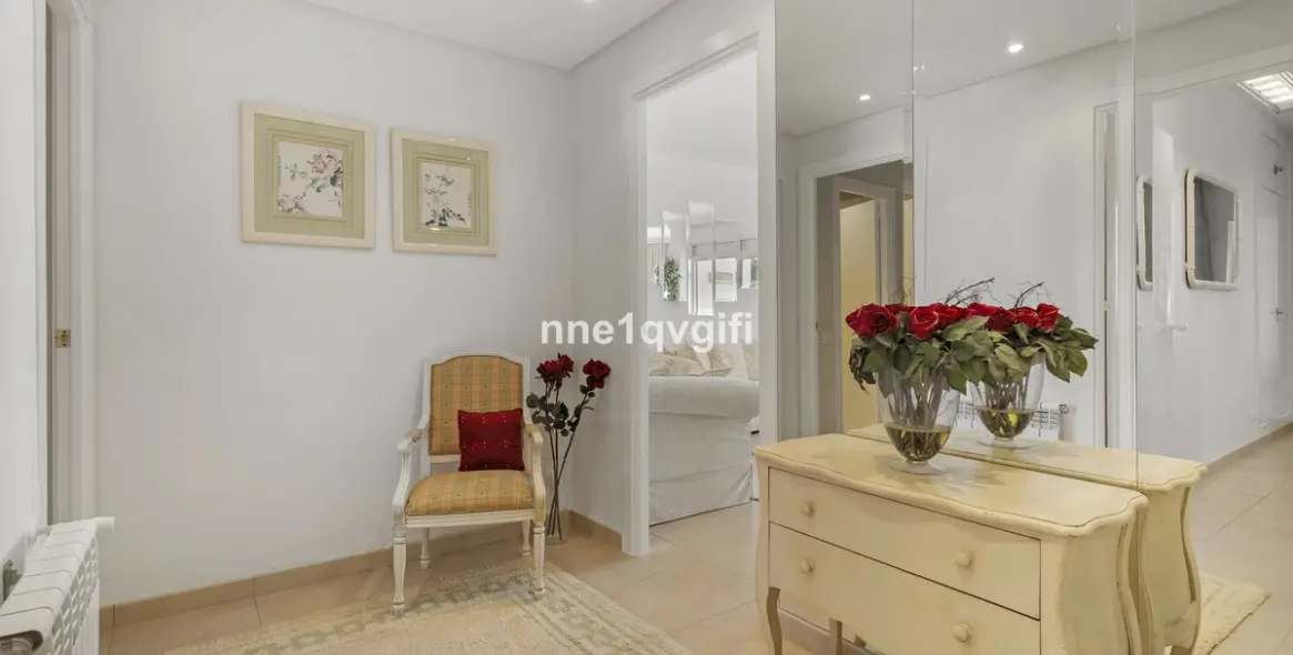 Venta de apartamento en planta media en Nagüeles 7