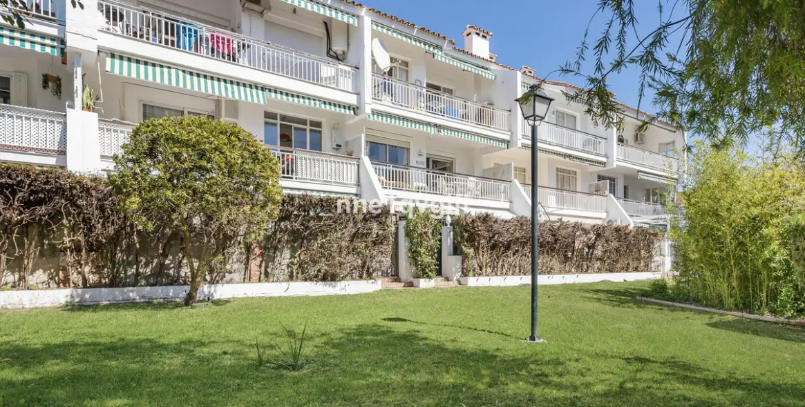 Venta de apartamento en planta media en Nagüeles 8