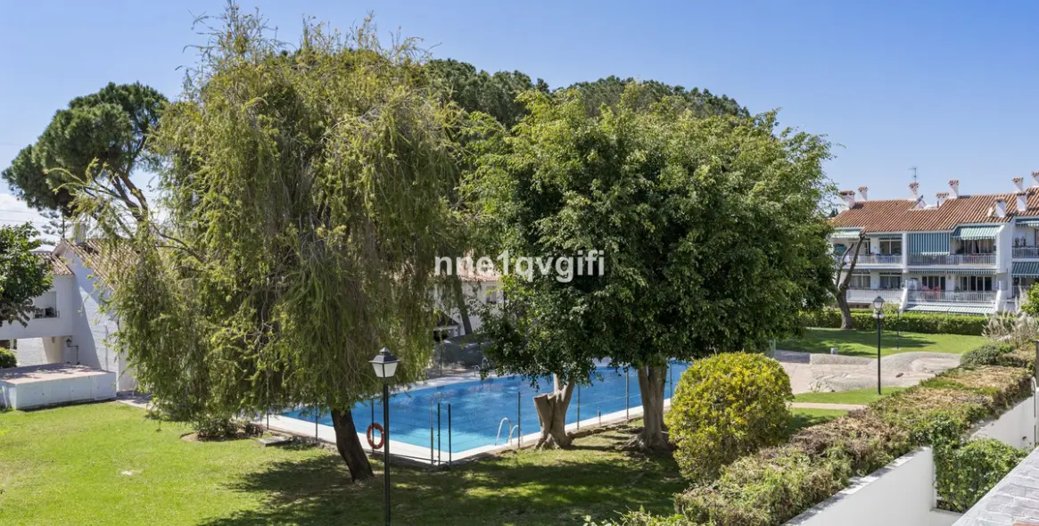 Venta de apartamento en planta media en Nagüeles 10