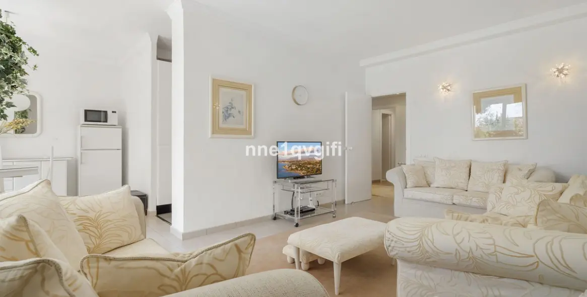 Venta de apartamento en planta media en Nagüeles 13