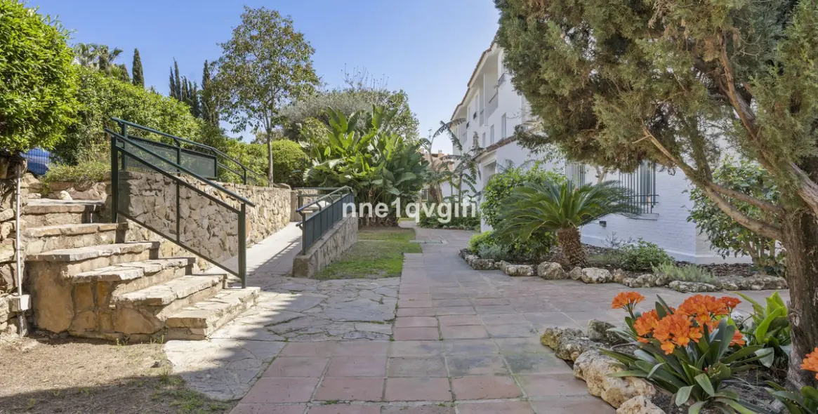 Venta de apartamento en planta media en Nagüeles 15