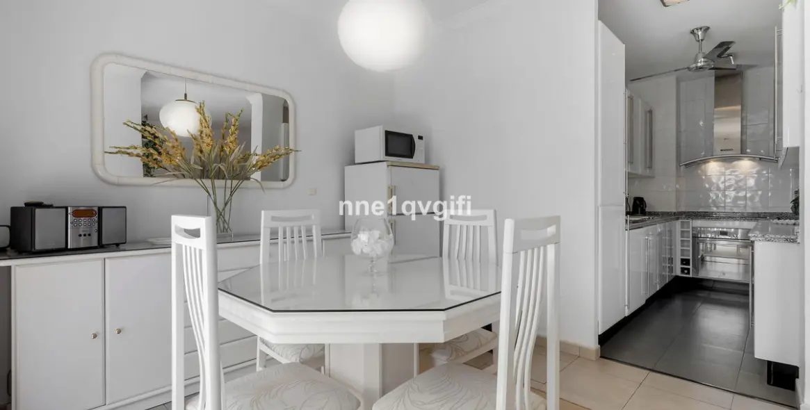 Venta de apartamento en planta media en Nagüeles 17