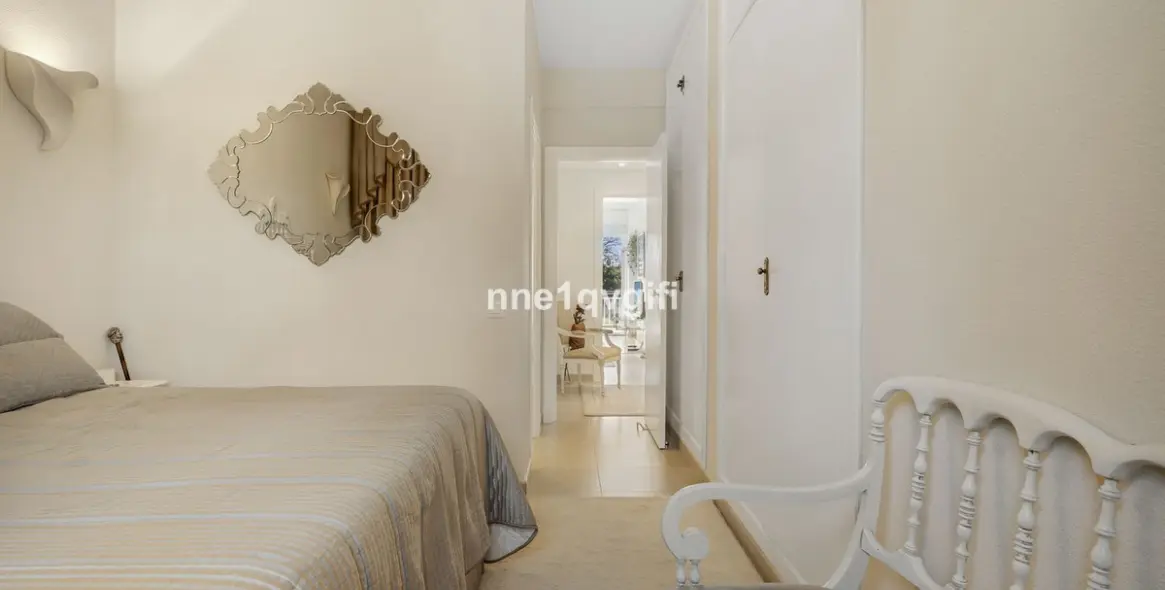 Venta de apartamento en planta media en Nagüeles 21