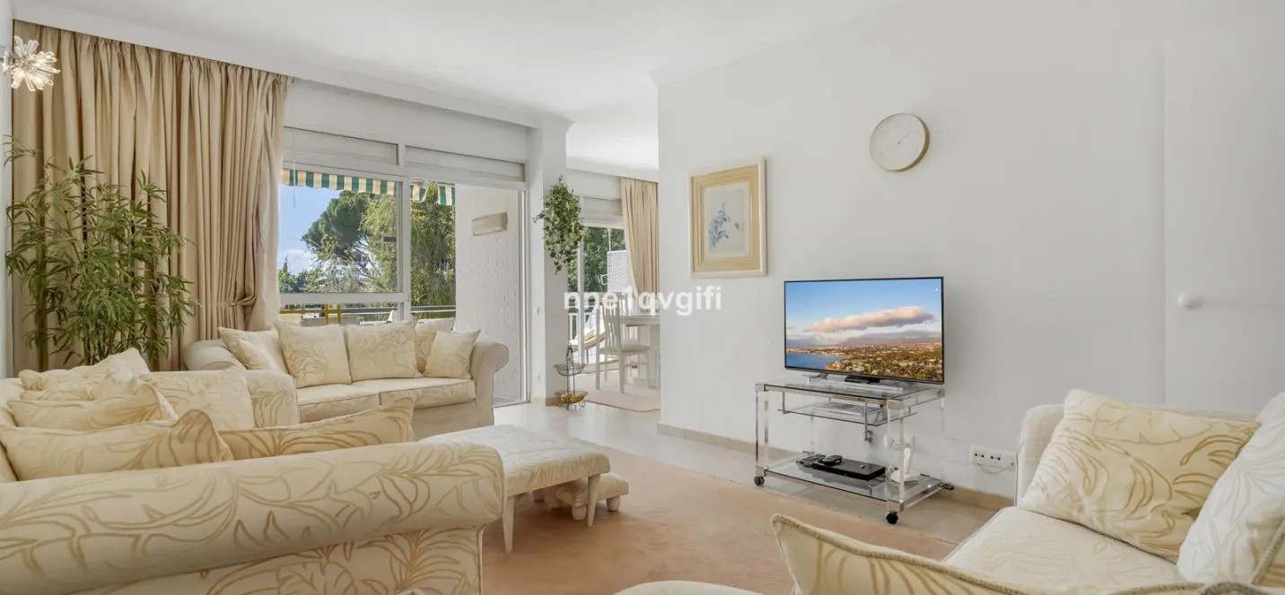 Sale of middle floor apartment in Nagüeles 3