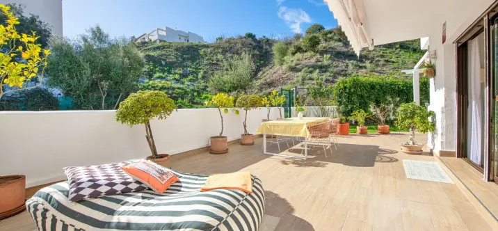 Sale of ground floor apartment in Estepona 2