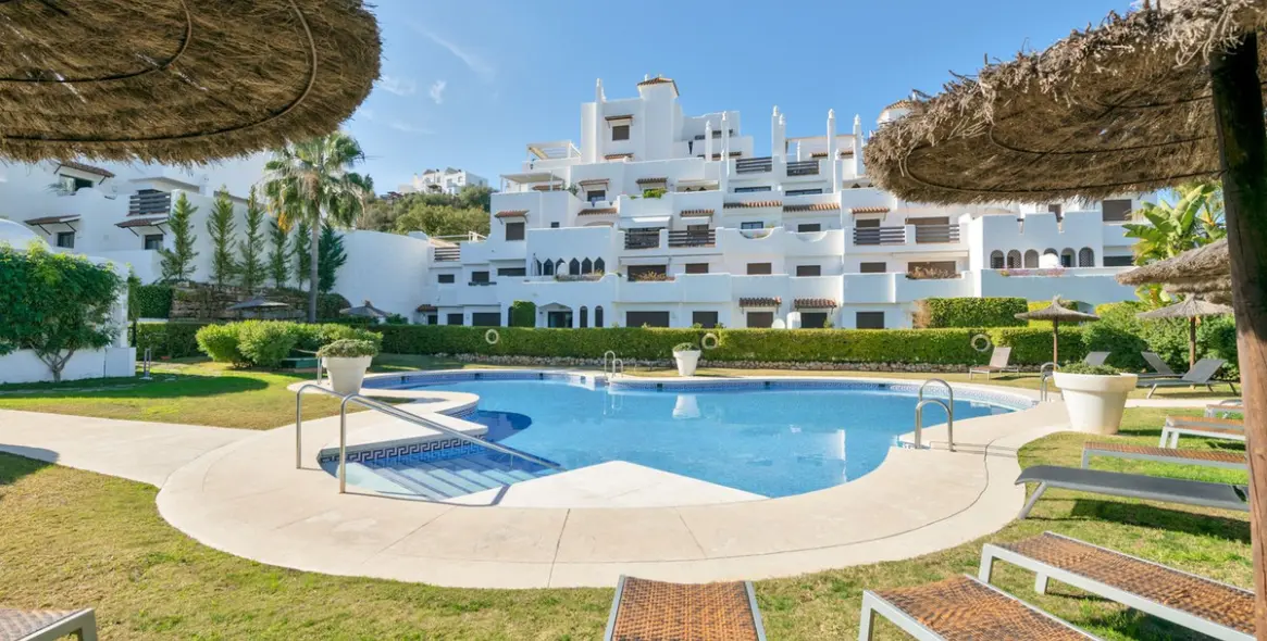 Sale of ground floor apartment in Estepona 12