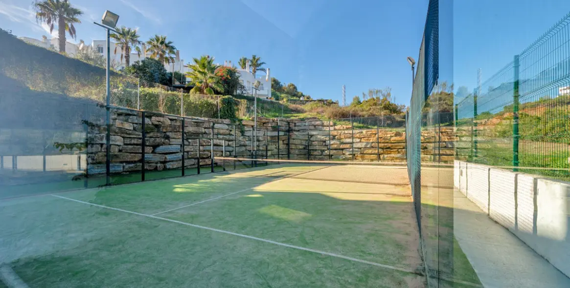 Sale of ground floor apartment in Estepona 13