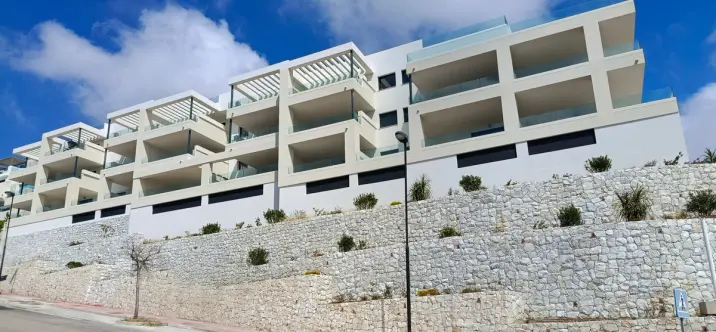 Продажа апартаментов на среднем этаже в Benalmadena 0