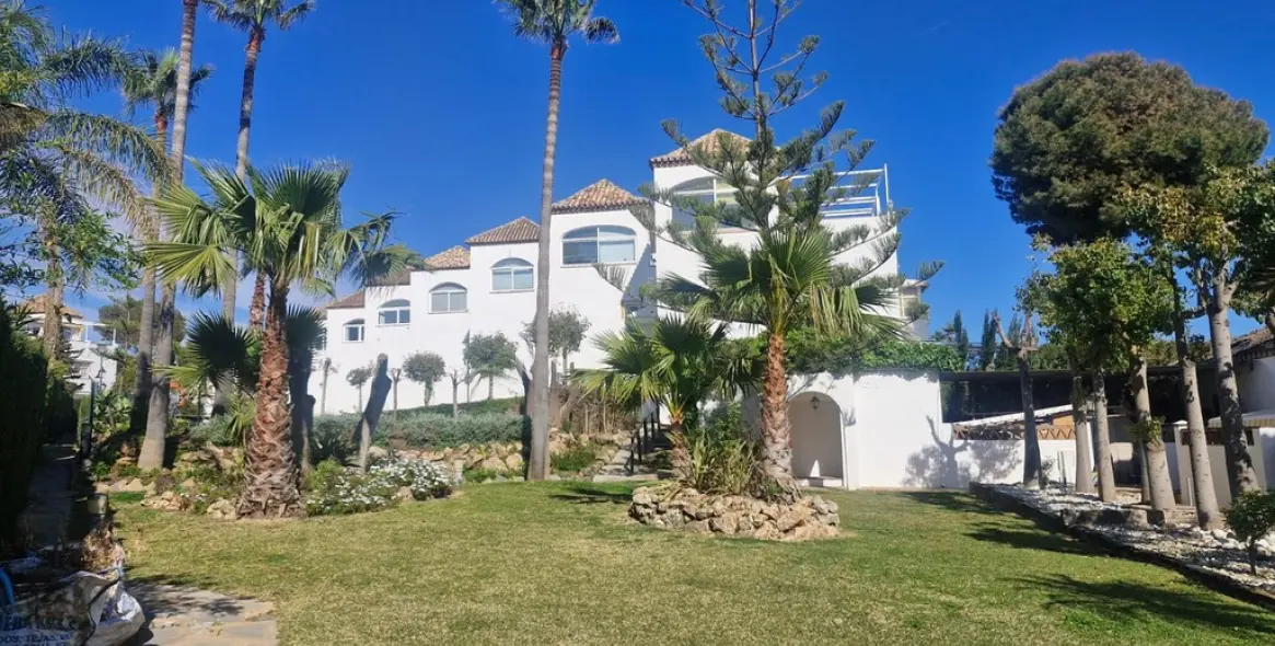 Sale of penthouse duplex in Costabella 20