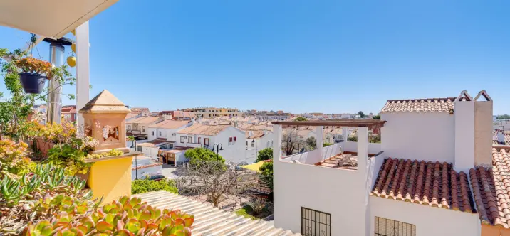 Продажа таунхауса в Las Lagunas 0