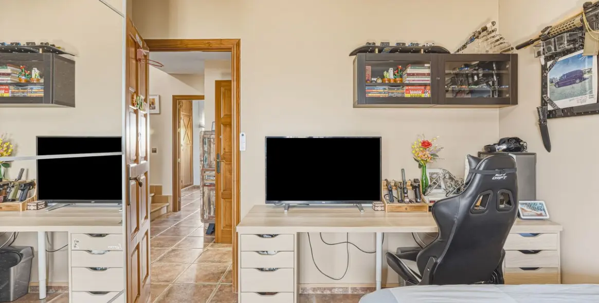 Продажа таунхауса в Las Lagunas 18