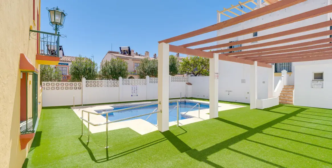 Продажа таунхауса в Las Lagunas 28