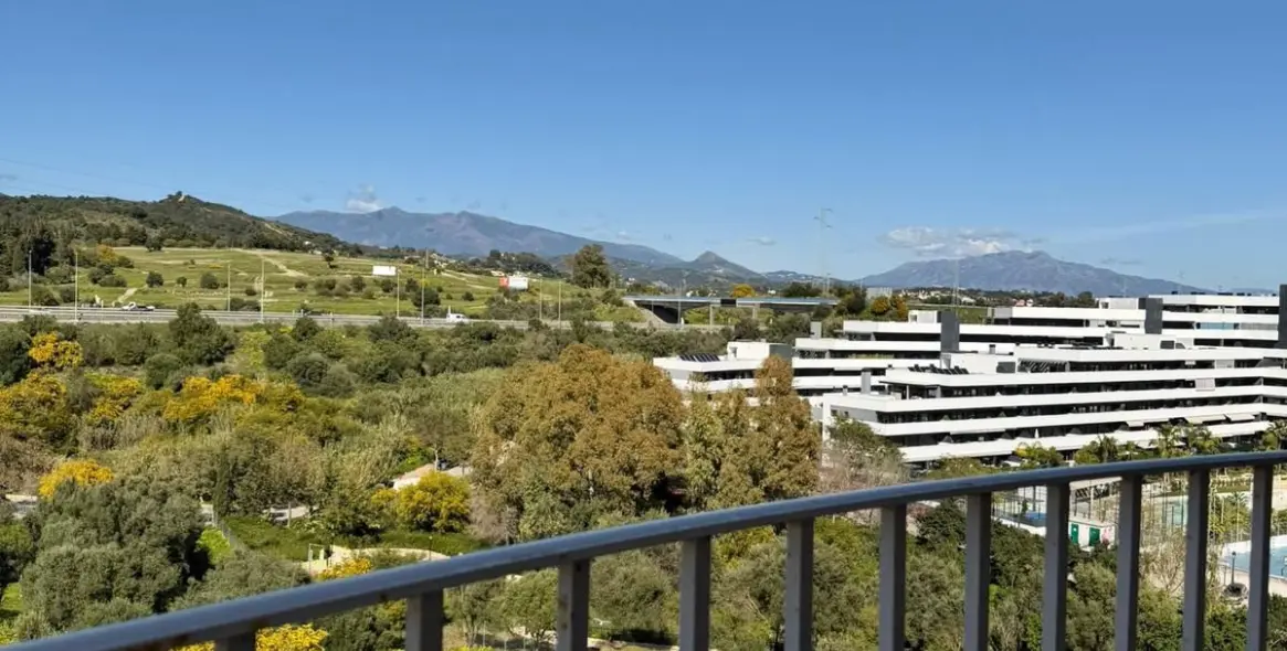 Sale of penthouse in Estepona 1