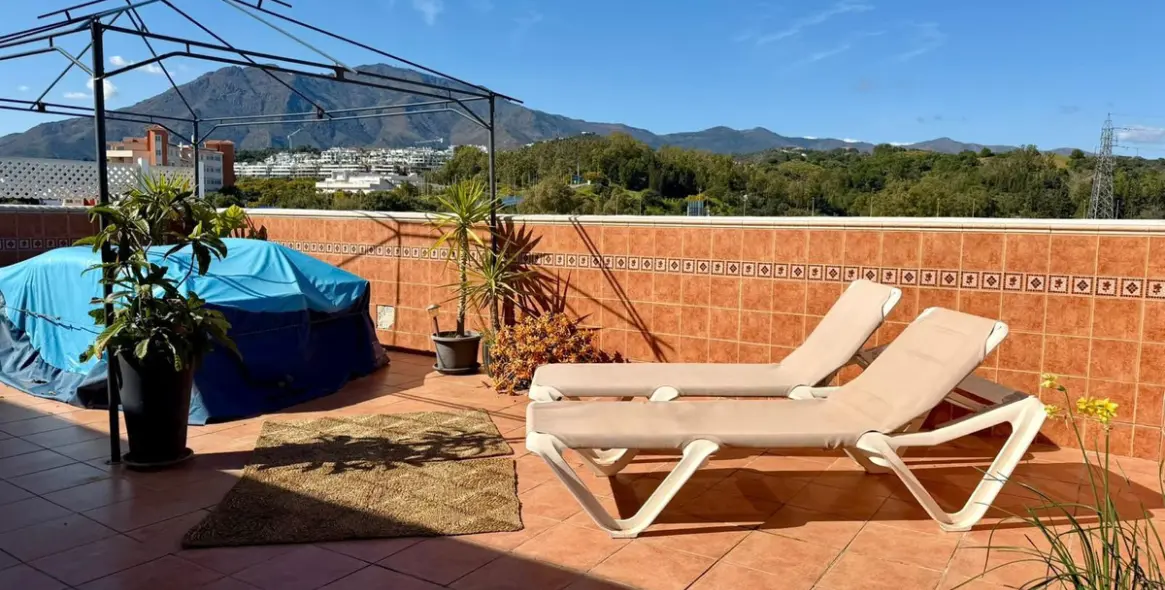 Sale of penthouse in Estepona 3