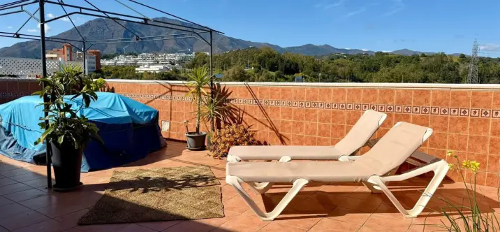 Sale of penthouse in Estepona 2