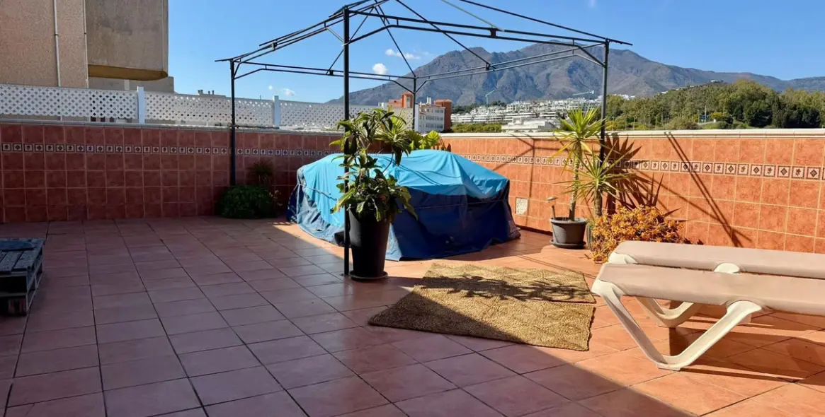 Sale of penthouse in Estepona 4