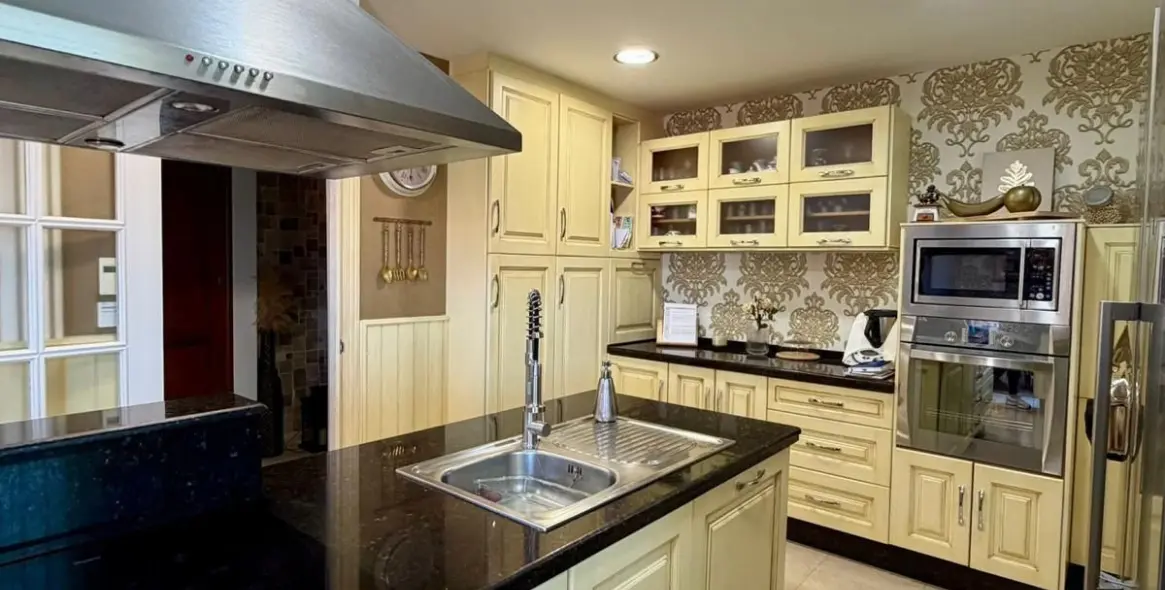 Sale of penthouse in Estepona 9