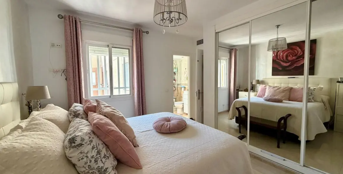 Sale of penthouse in Estepona 11