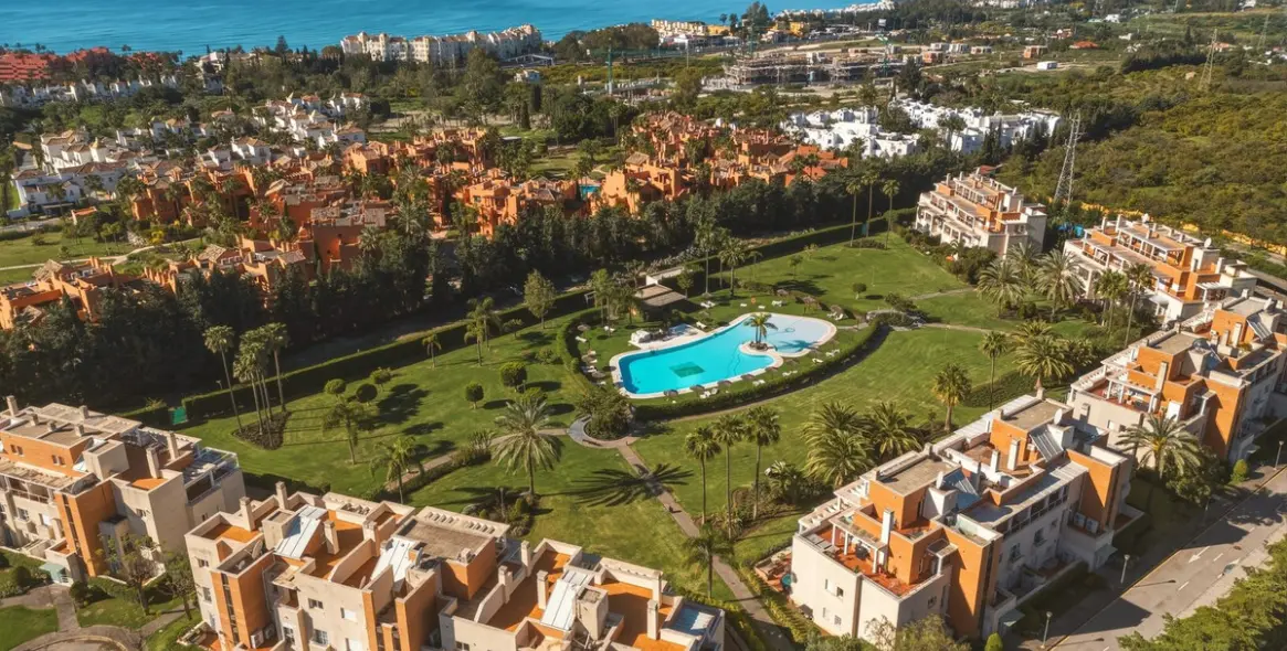 Sale of penthouse duplex in Estepona 1