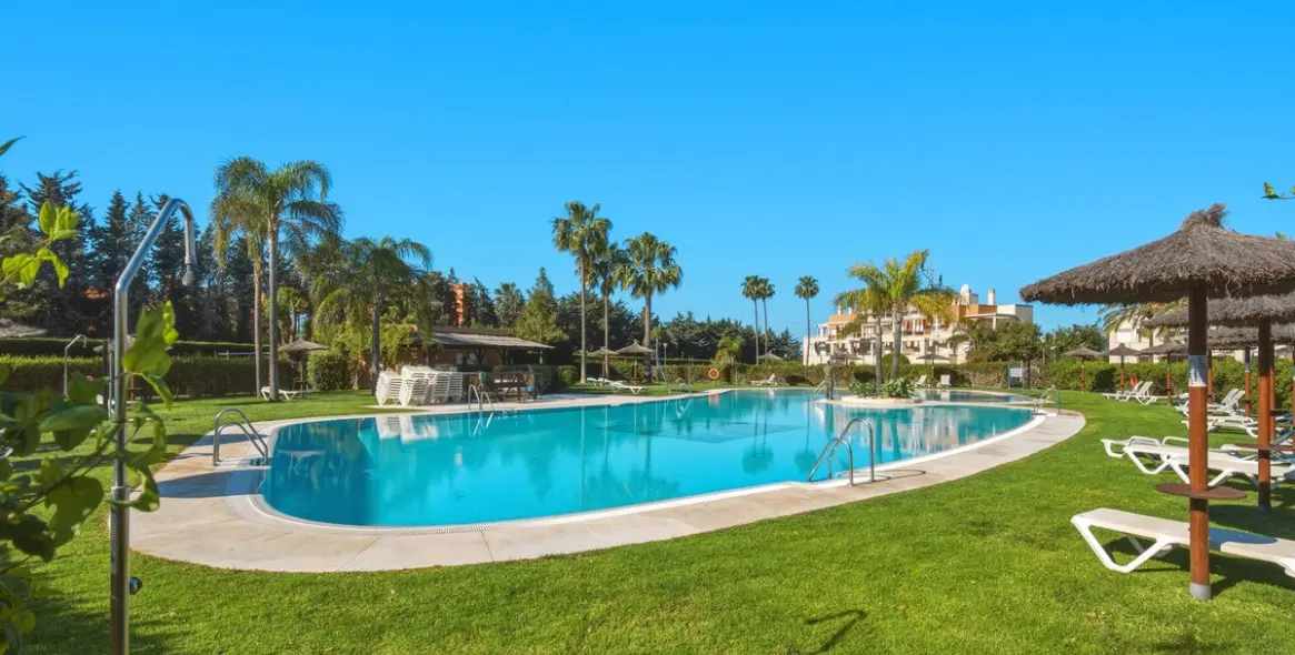 Sale of penthouse duplex in Estepona 2