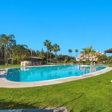 Продажа двухуровневого пентхауса в Estepona