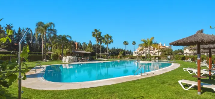 Sale of penthouse duplex in Estepona 1