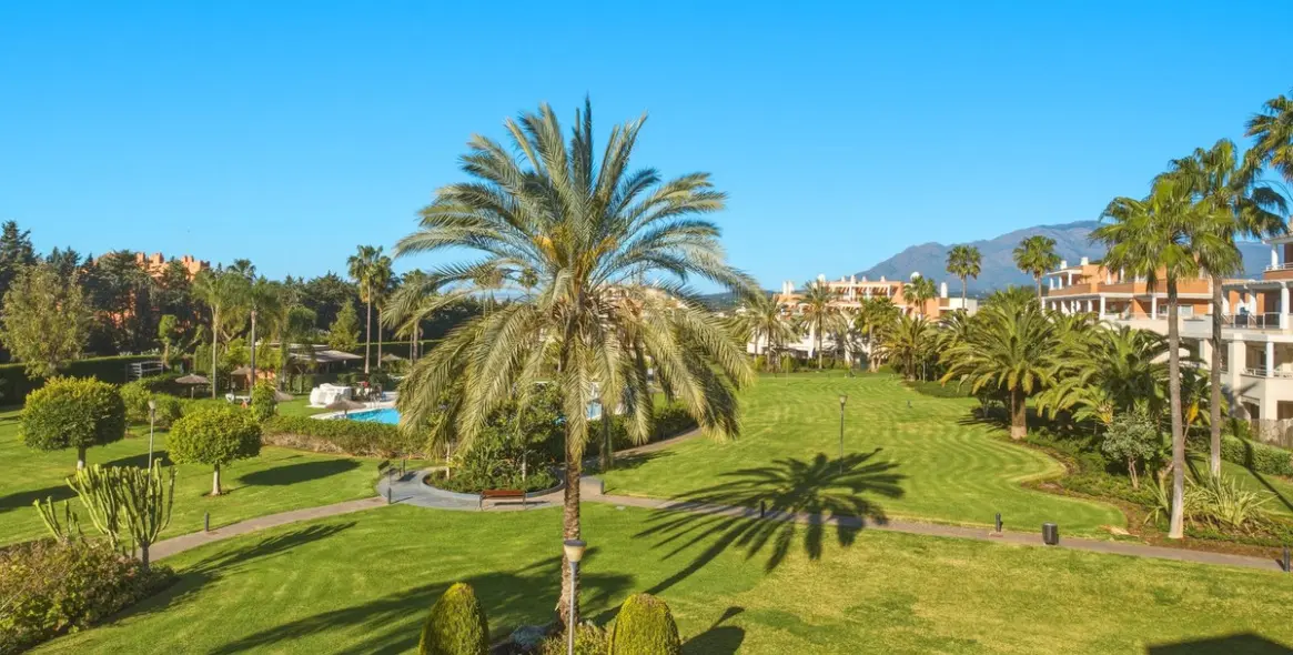 Sale of penthouse duplex in Estepona 3