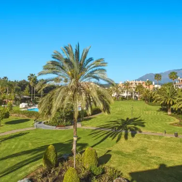 Продажа двухуровневого пентхауса в Estepona