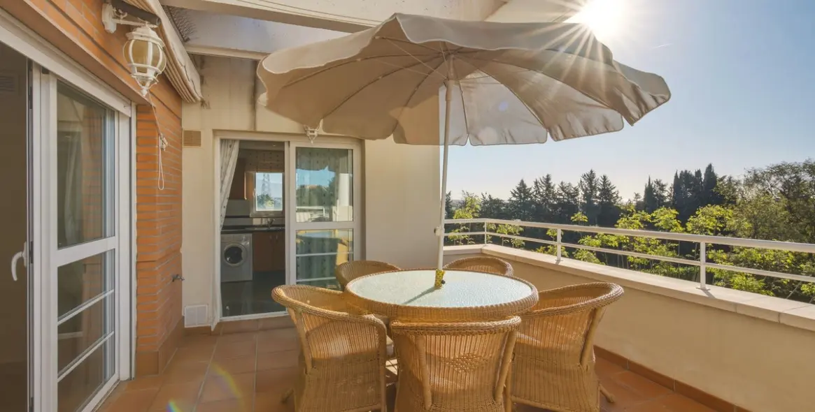 Sale of penthouse duplex in Estepona 4