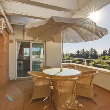 Продажа двухуровневого пентхауса в Estepona