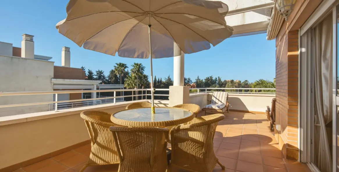 Sale of penthouse duplex in Estepona 5