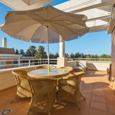 Продажа двухуровневого пентхауса в Estepona