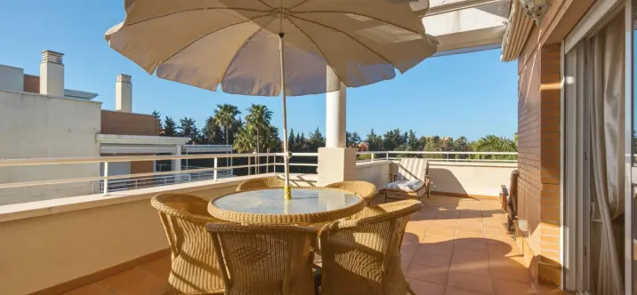Sale of penthouse duplex in Estepona 4