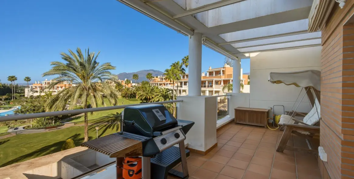 Sale of penthouse duplex in Estepona 8