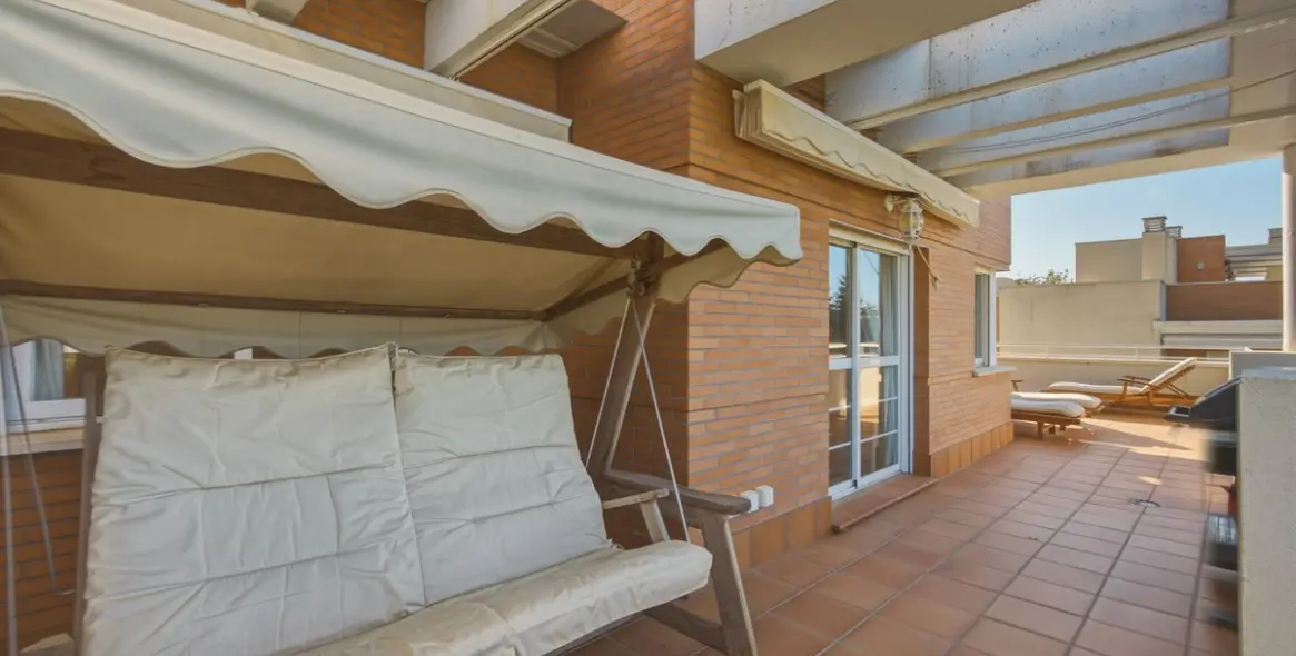 Sale of penthouse duplex in Estepona 10