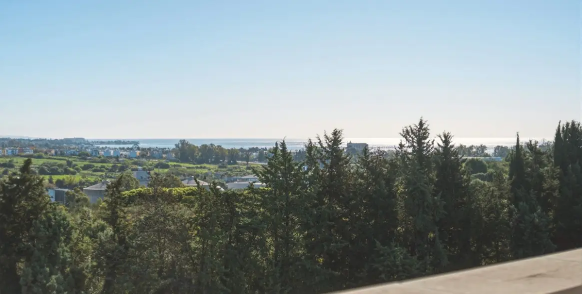 Sale of penthouse duplex in Estepona 13