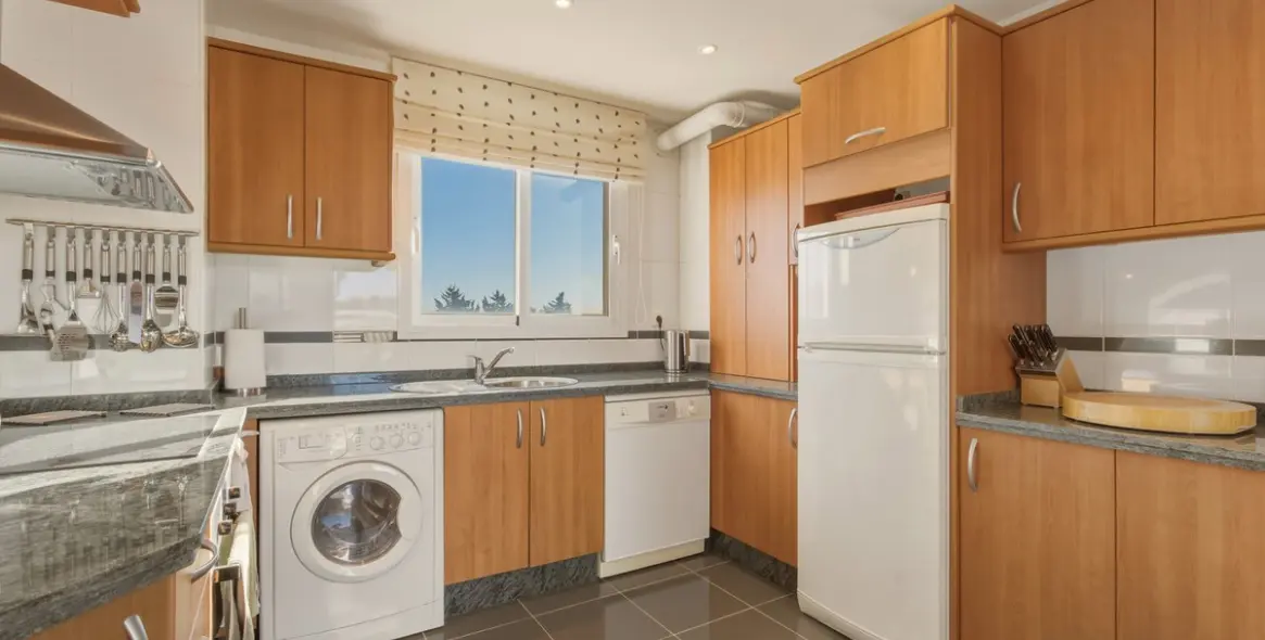 Sale of penthouse duplex in Estepona 14