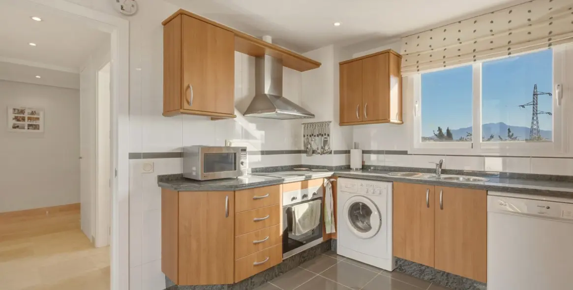 Sale of penthouse duplex in Estepona 16