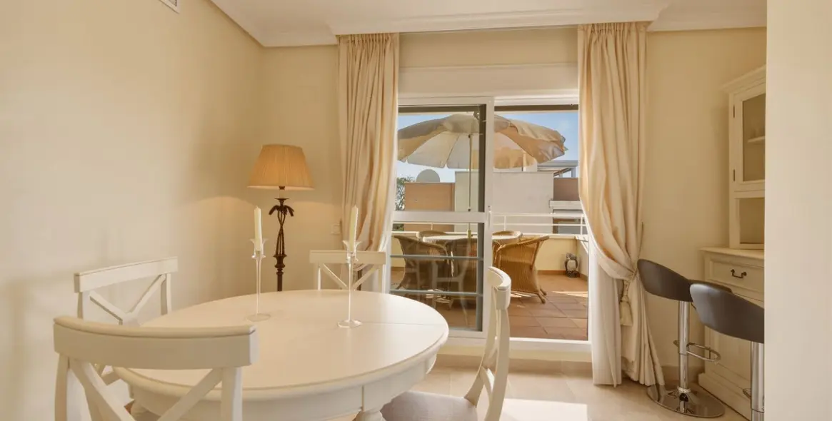 Sale of penthouse duplex in Estepona 20