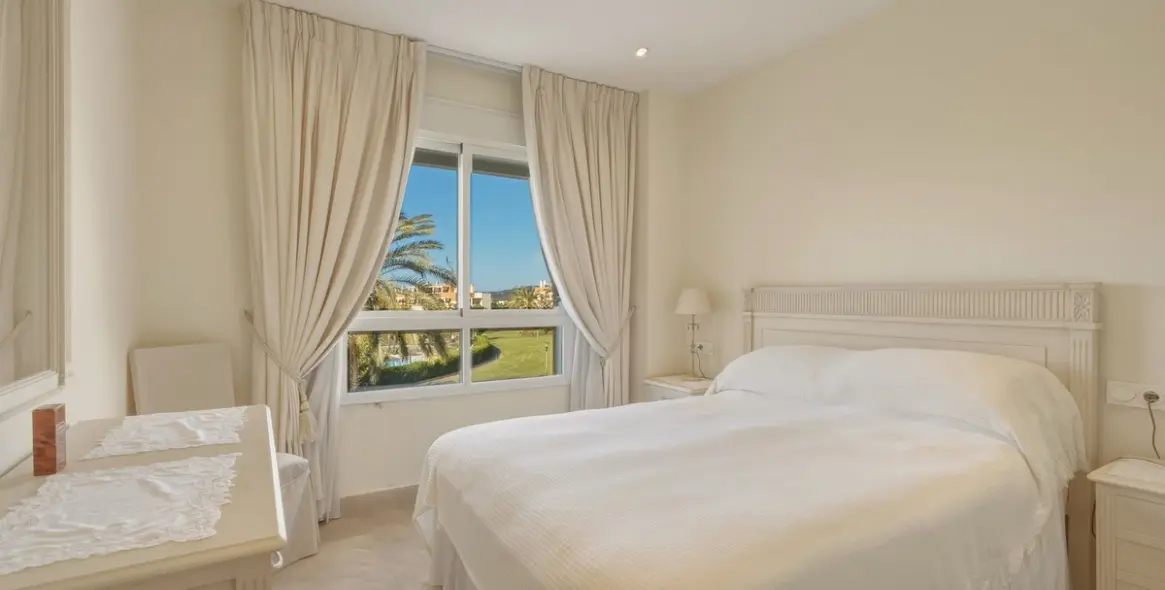 Sale of penthouse duplex in Estepona 21