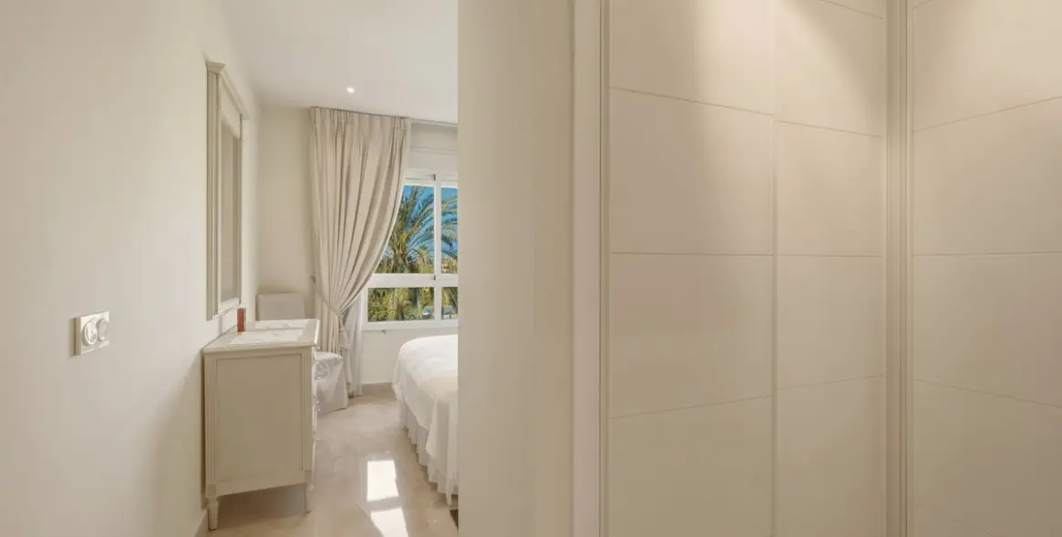 Sale of penthouse duplex in Estepona 22