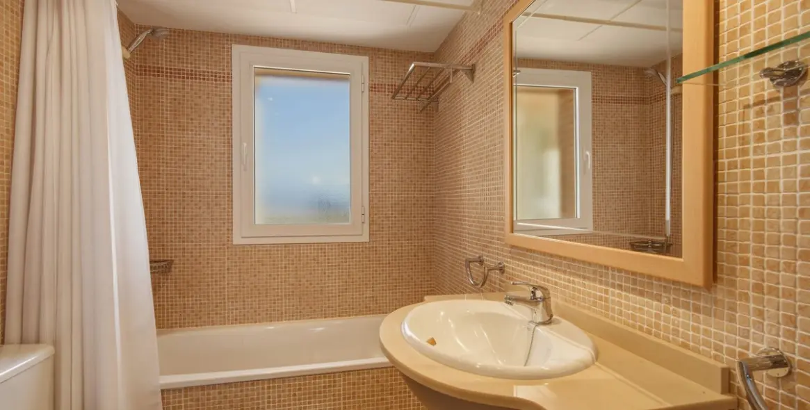 Sale of penthouse duplex in Estepona 26