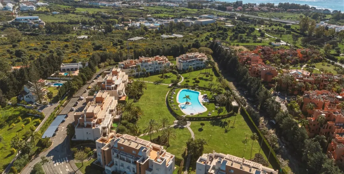 Sale of penthouse duplex in Estepona 30