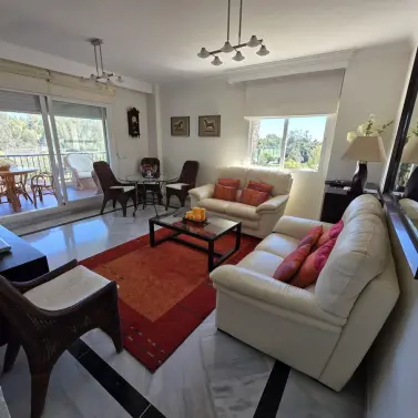 Sale of middle floor apartment in Nueva Andalucía