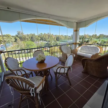 Sale of middle floor apartment in Nueva Andalucía