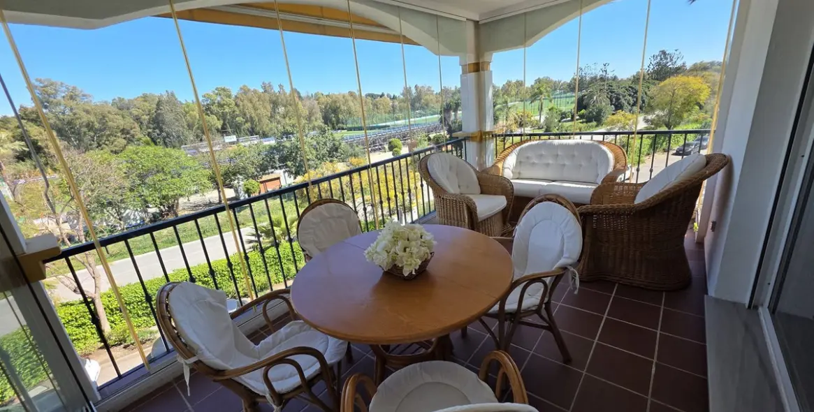 Venta de apartamento en planta media en Nueva Andalucía 4