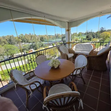 Sale of middle floor apartment in Nueva Andalucía