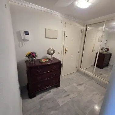 Sale of middle floor apartment in Nueva Andalucía