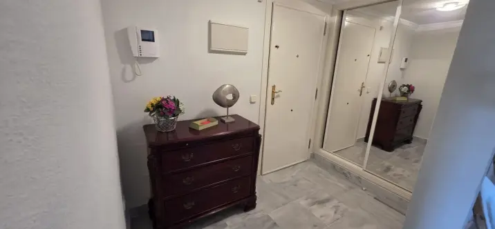 Venta de apartamento en planta media en Nueva Andalucía 4